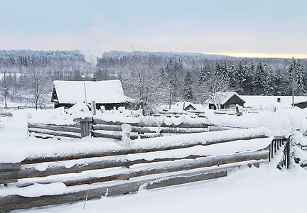 冬季风景照明环境房子假期阳光木头暴风雪美丽首脑高地图片