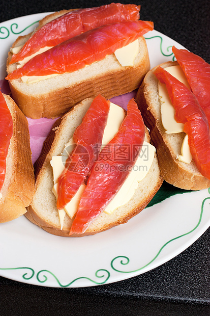 面包 黄油和鱼图片