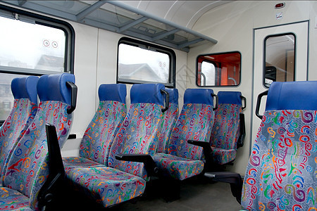 列火车白色工业车皮座位民众旅行后勤乘客铁路服务图片