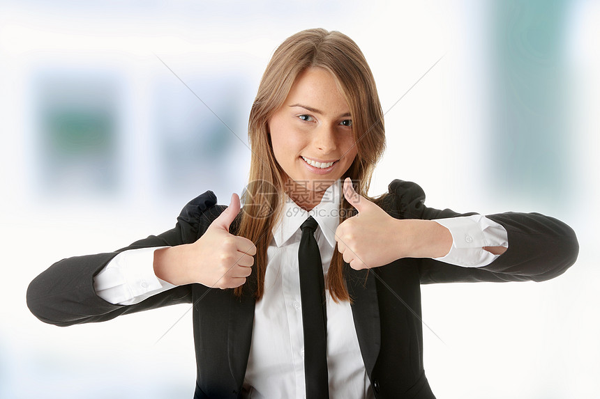 女商务人士举起手来商务学生人士快乐商业微笑女士工作套装青年图片