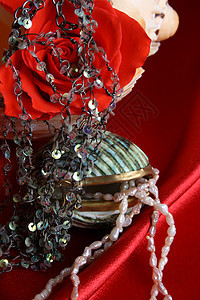 情人节细绳珍珠珠饰花瓣珠子手镯贝壳盒子项链首饰图片