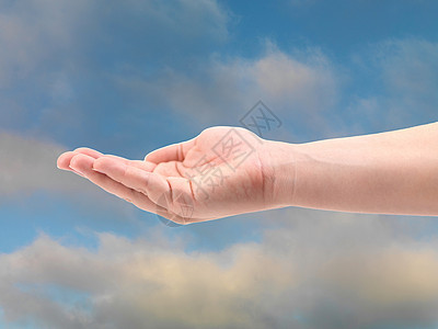 女性掌棕榈乞丐手指白色蓝色手臂机构贫困宽慰天空图片