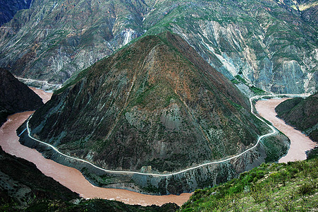 山地和河流景观图片