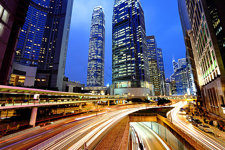 晚上在香港小时黑暗摩天大楼高楼交通中心银行汽车经济灯泡图片