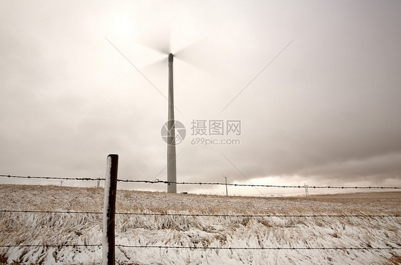 萨斯喀彻温古尔湖附近的风车电气urbine地标乡村冰雾水平力量发电机栅栏农村场地国家图片