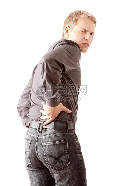 背伤困扰仍出战68场 金属脊椎撑起湖人禁区的钢铁意志