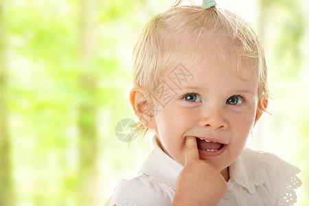 婴儿女孩肖像家庭男人女性眼睛生活情感童年快乐喜悦微笑图片