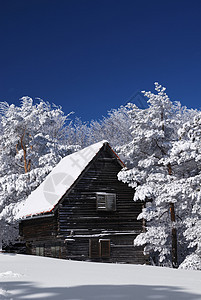 雪中山庄建筑学住宅假期晴天木头国家阳光寂寞小屋风景图片