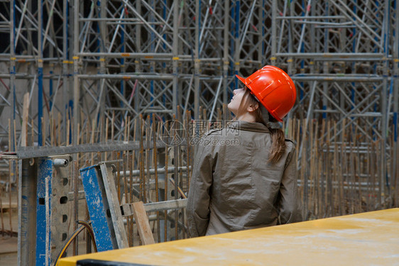 建筑施工工作女性管道技术帽子女士水泥掩体构造城市图片