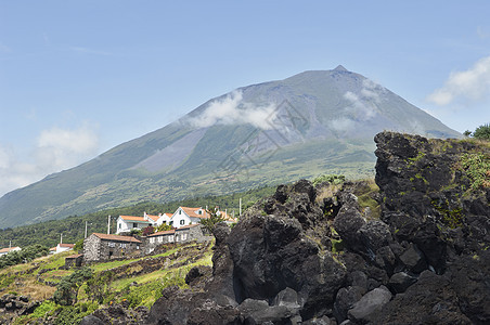 亚速尔州皮科火山风景天空荒野远景地质学海岸线环境蓝色村庄岩石图片