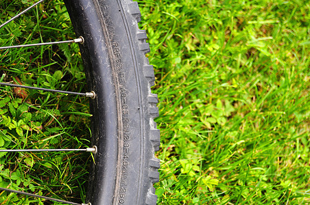山地自行车车轮绿色橡皮越野运动背景图片