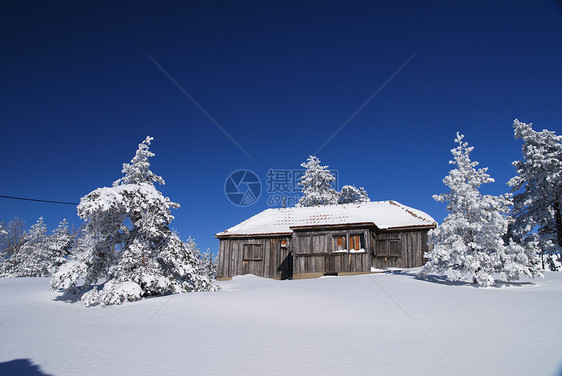 山山房木头小屋阳光建筑学风景国家假期季节晴天寂寞图片