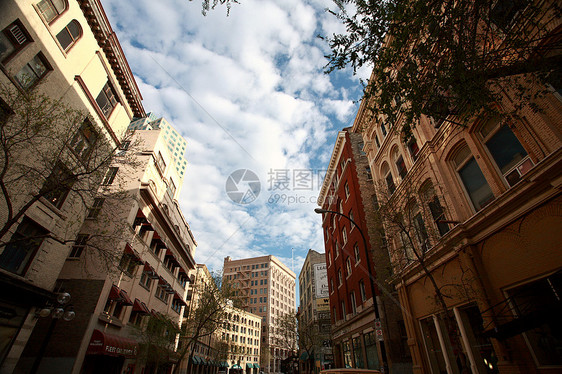 温尼伯市市区旧楼大街阴影城市风景建筑学蓝色天空树木建筑汽车图片
