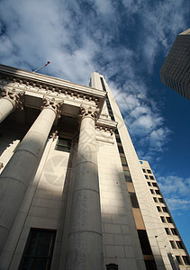 在温尼伯的蒙特利尔旧银行大楼弱光风景城市旅行玻璃蓝色建筑学天空建筑图片