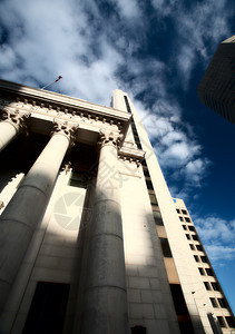 在温尼伯的蒙特利尔旧银行大楼建筑弱光蓝色玻璃城市建筑学旅行风景天空图片