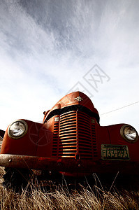 萨斯喀彻温省一辆被遗弃的农场卡车图片