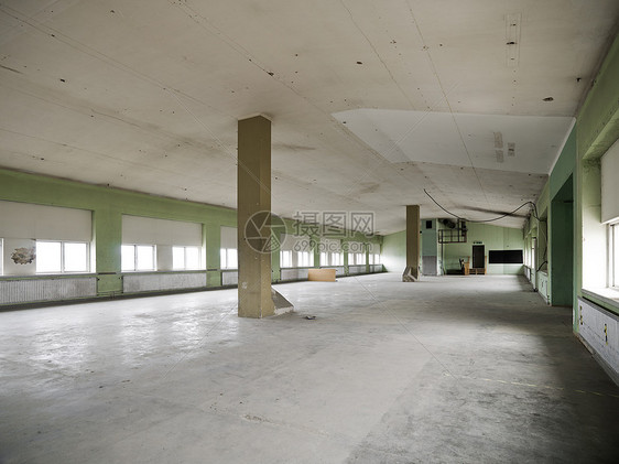 空空仓库柱子建筑学摄影柱廊停车场天花板水泥水平结构窗户图片