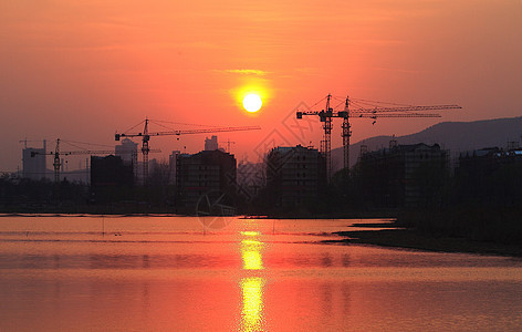 建筑 工地 城市建筑远山草图红色彩霞城市建设图片