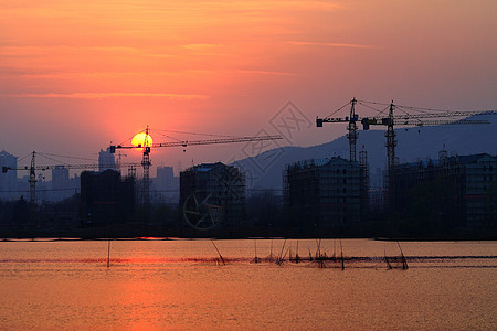 建筑 工地 城市建筑城市建设远山草图红色彩霞图片