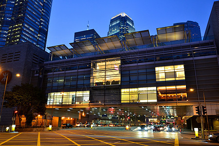 晚上在香港地标交通建筑物汽车商业旅游运输城市天空图片