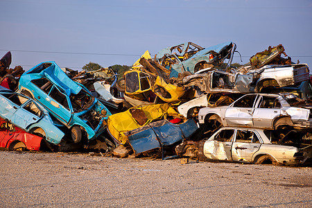 垃圾场的垃圾车金属垃圾废金属环境回收图片