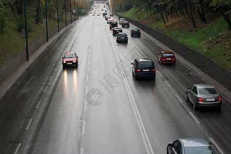 交通流量流量网络车道反思通勤者沥青下雨状况路面头灯基础设施图片