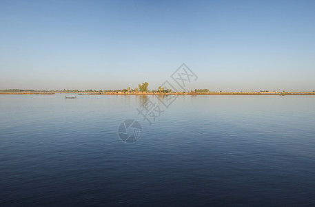 尼日尔三角洲的生活方式天空日落蓝色土地地平线运输尖顶图片