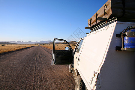 纳米比亚的碎石路地平线荒野天空晴天场景极端地形地区爬坡纳米布图片