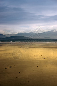 海滩和海湾冲浪假期日落山脉天空海岸荒野蓝色海洋旅游图片