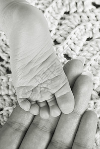 脚和手身体毯子皮肤母亲孩子手指鞋底脚趾安全婴儿图片