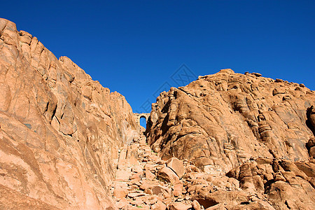 山中的道路天空沙漠反思石头地方旅游半岛目的地蓝色个性图片