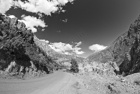 科西卡山区和山谷远足天空女孩旅游石头全景假期蓝色场景爬坡图片