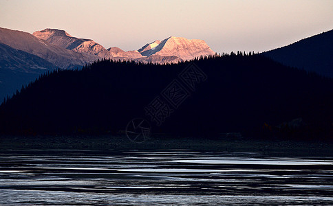 秋天落基山旅行松树水平风景反射乡村图片