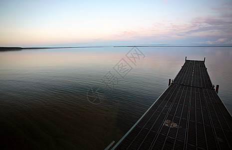 萨斯喀彻温湖码头荒野乡村湖泊水平风景美术旅行图片