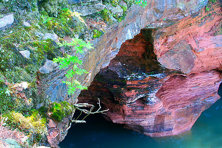 使徒群岛  威斯康星洞穴学岩石使徒湖岸国家洞穴栖息地蓝色红色环境图片