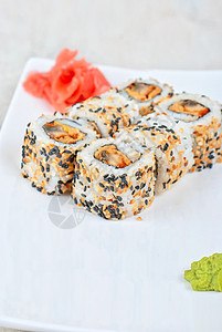 寿司卷重量筷子鳗鱼海藻午餐盘子海鲜蔬菜大豆鱼片图片