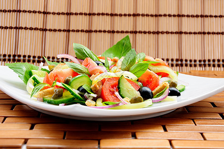 蔬菜沙拉加巴西午餐维生素美食健康饮食餐饮风格洋葱黄瓜装饰饮食图片