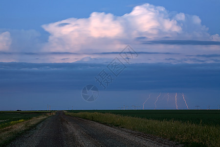 萨斯喀彻温省风景沙尘云的堆积天气乡村照片天空旅行草原水平风暴场景闪电图片