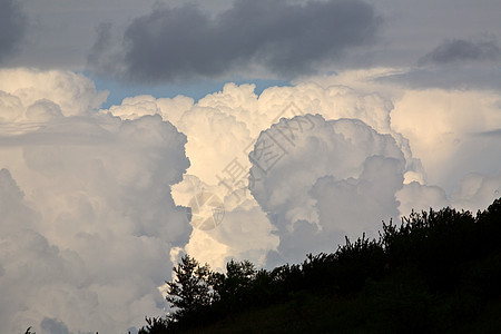 在景色优美的萨斯喀彻温形成美丽的山积云爬坡场景草原旅行天气风暴乡村天空水平照片图片