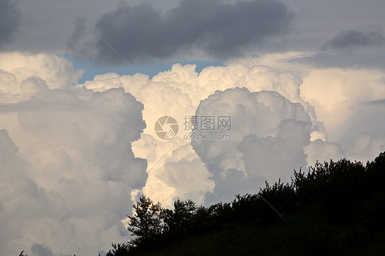 在景色优美的萨斯喀彻温形成美丽的山积云爬坡场景草原旅行天气风暴乡村天空水平照片图片