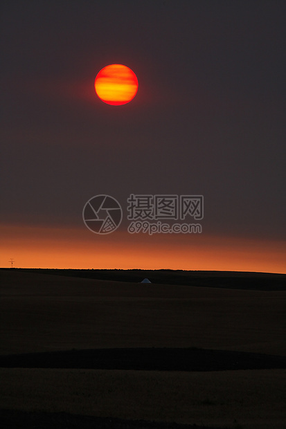 萨斯喀彻温风景优美的薄云后太阳升起美术旅行乡村地平线大草原图片