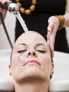 毛发沙龙情况水疗服务美容护理享受创造力头发发型女性快乐图片