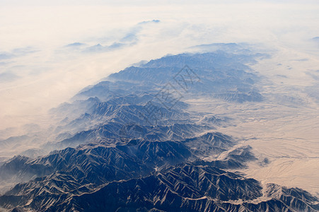 空中视图土地旅游地形高度蓝色全景下坡日光顶峰地平线图片