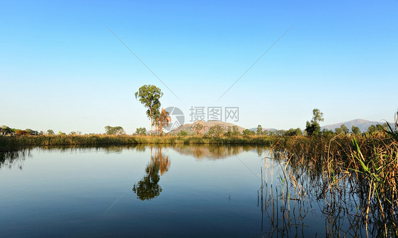 湖面景观季节旅游水景旅行晴天海岸风景生态天空阳光图片