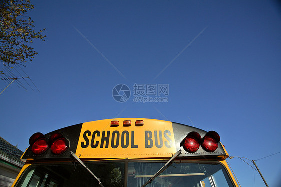 车停在萨斯喀彻温Crane山谷的校车橙子乡村国家旅行城市农村公共汽车大草原运输风景图片