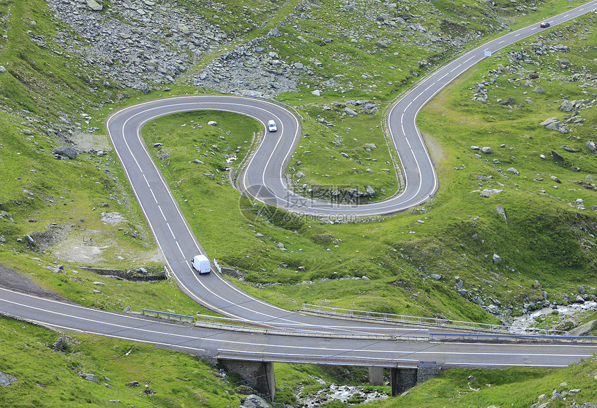 山中的道路高度车道沥青曲线驾驶环境旅行交通假期运输图片