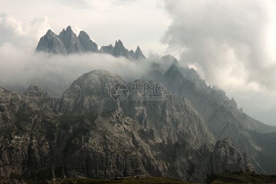 山山脉顶峰石头情绪地形远足山脉戏剧性旅行晴天编队图片