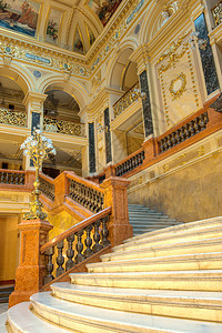 奢华豪华的楼梯金子魅力拱廊柱子风格地面剧院建筑学大厅入口图片