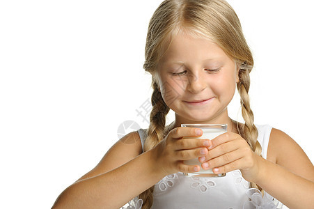 美女 喝牛奶的漂亮女孩头发孩子们喜悦牛奶裙子孩子棕褐色快乐女性幸福图片