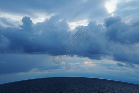 海洋和天空波纹阳光海景风景地平线洪水冲浪美丽涟漪液体图片